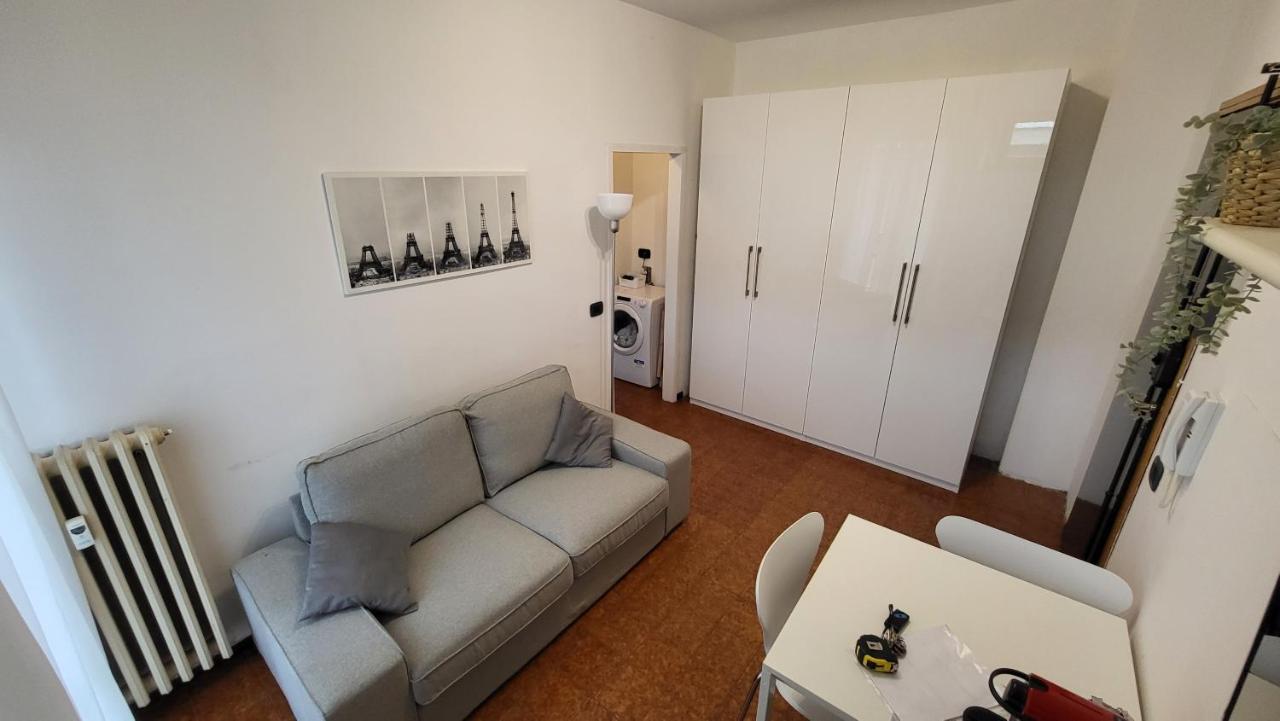 Appartamento Di Fronte All'Ospedale Modena Exterior foto